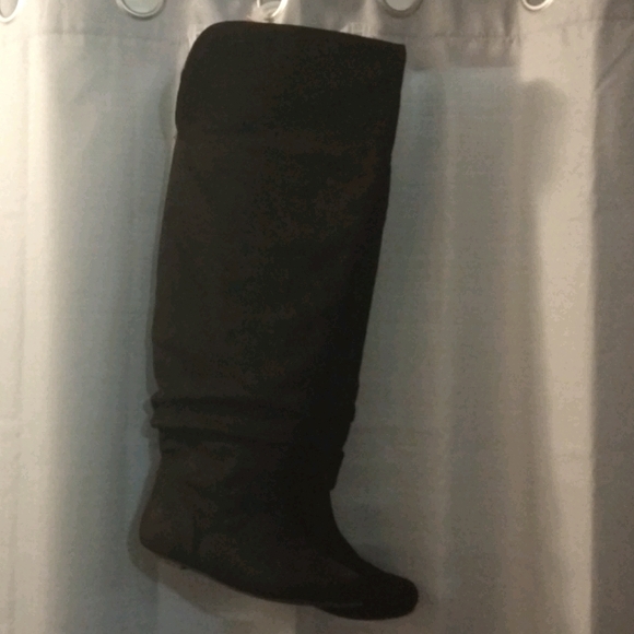 High black boots - Picture 3 of 5